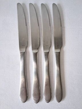 Group of 4 - Robert Welch "Meridian" Satin Dinner Knives 18/10